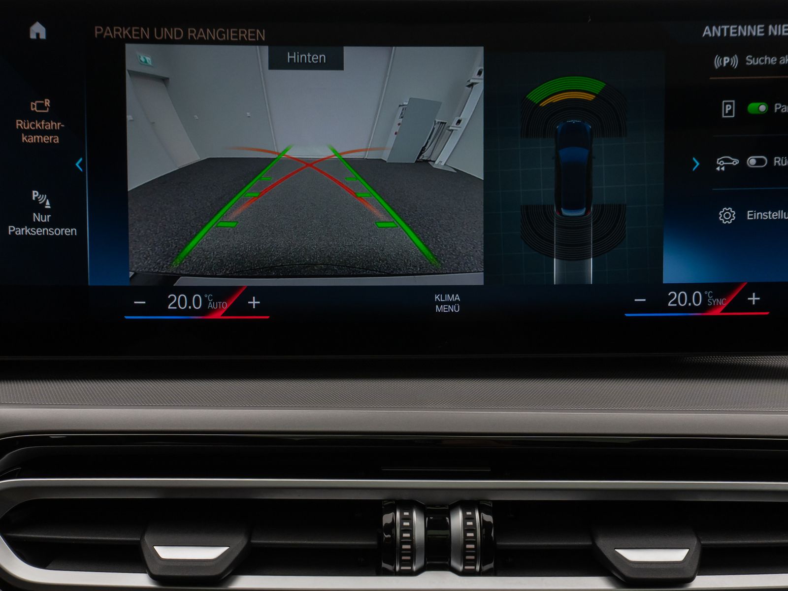 Fahrzeugabbildung BMW 320e Panoram Kamera HUD DAB HiFi Geschwindigkeit