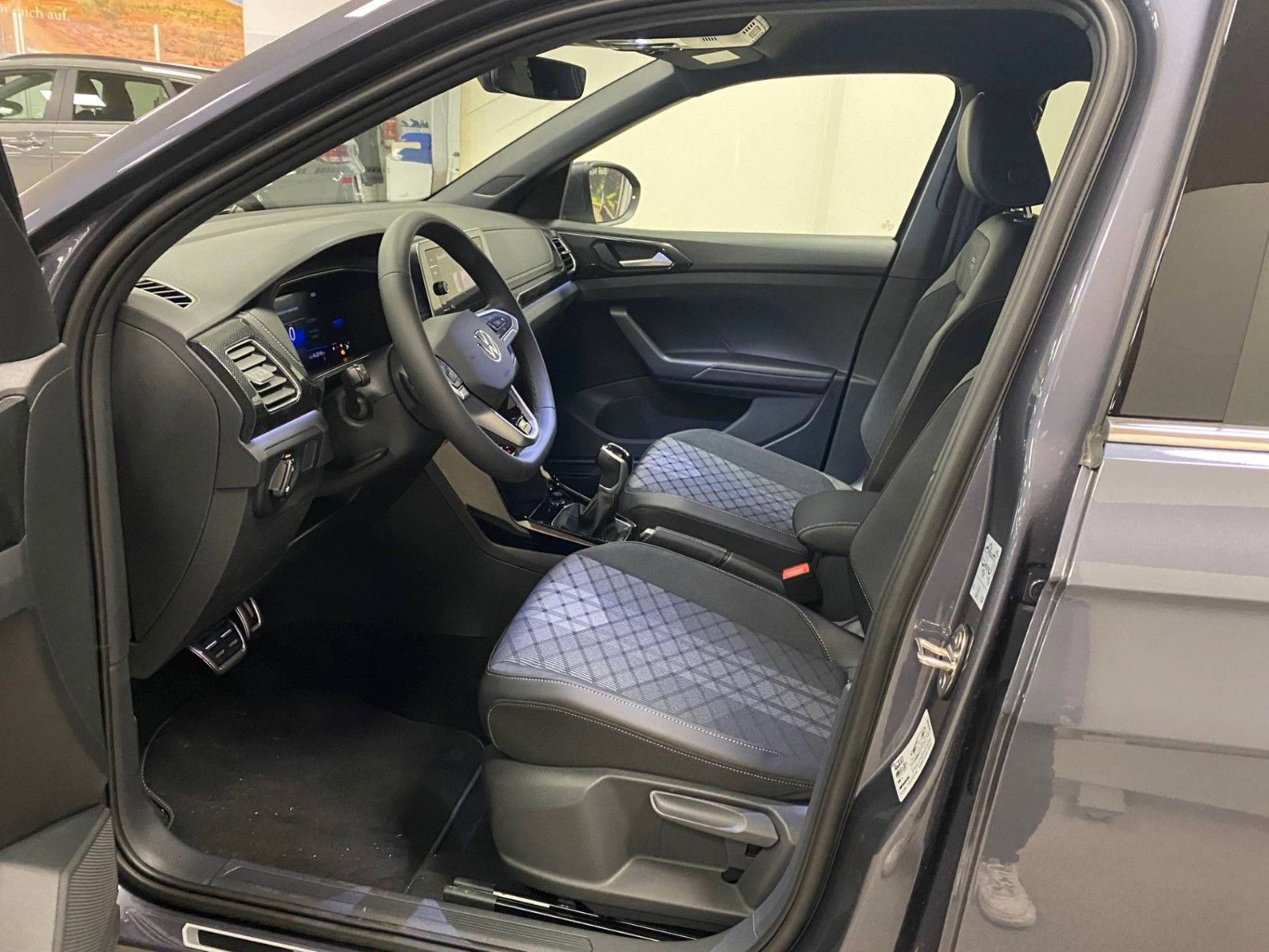 Fahrzeugabbildung Volkswagen T-Cross 1.0 TSI DSG R-Line+NAVIGATION+MATRIX+ACC