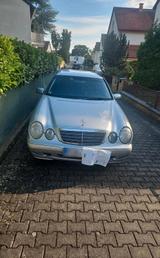 Mercedes-Benz Mercedes E240 - gebrauchte Mercedes-Benz E 240 aus dem Jahr 2001