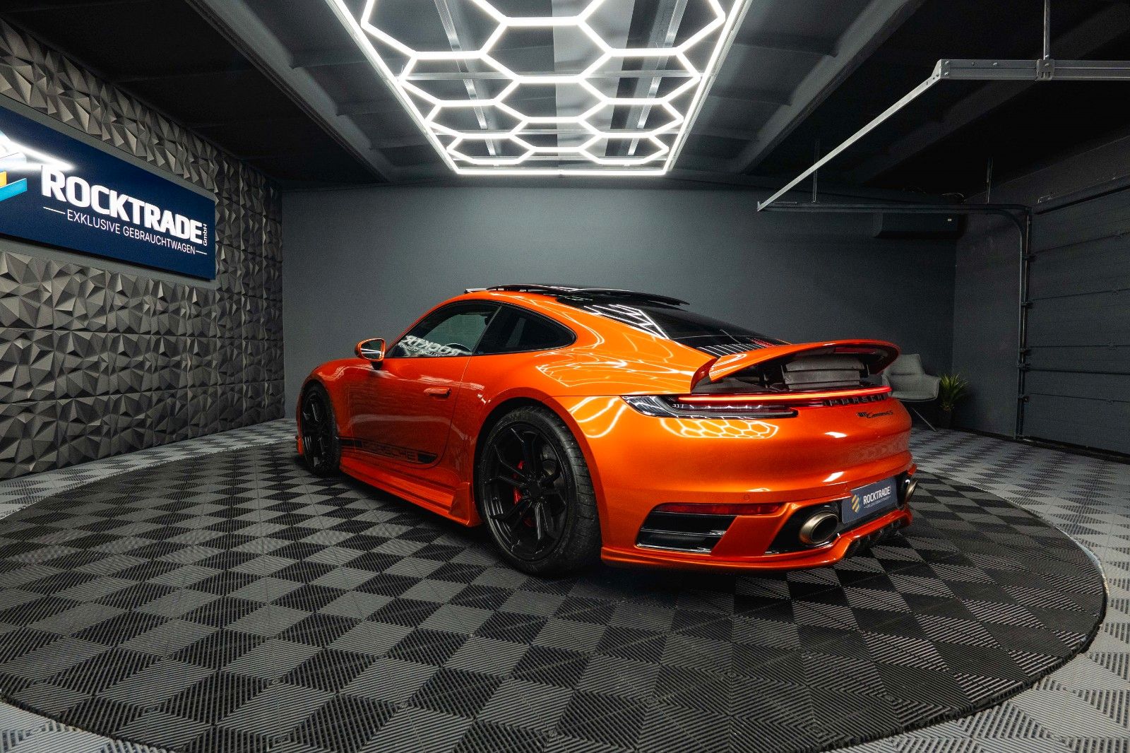Fahrzeugabbildung Porsche 992 911 Carrera 4 S TECHART AKRAPOVIC 111 Punkte
