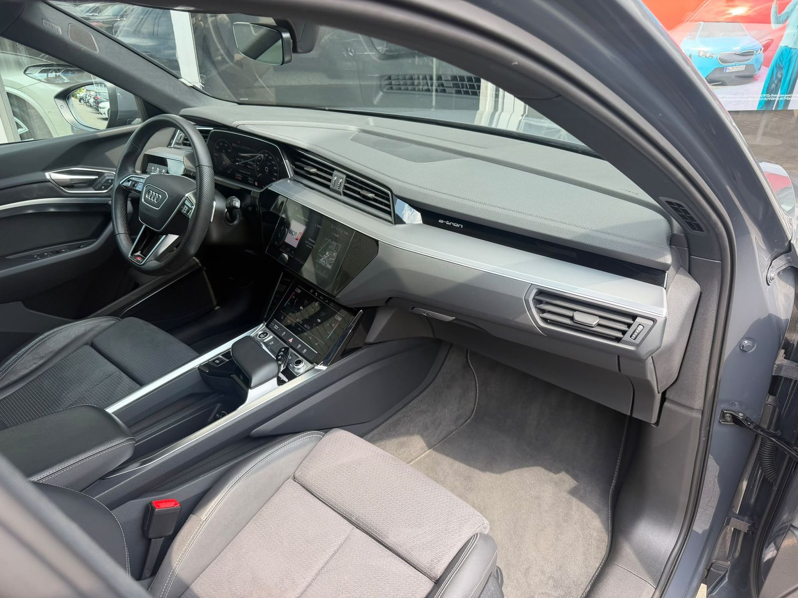 Fahrzeugabbildung Audi Q8 e-tron 55 QUAT 2X S LINE OPTIK BLACK+LUFT+AHK