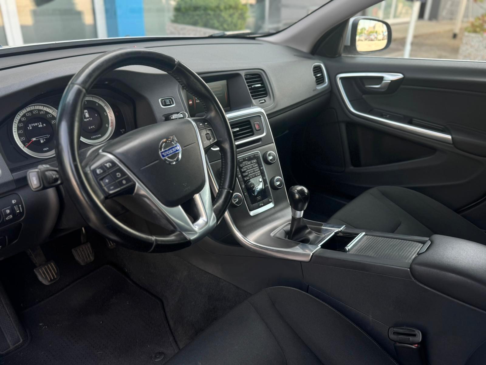 Volvo V60 2011 — photo 10