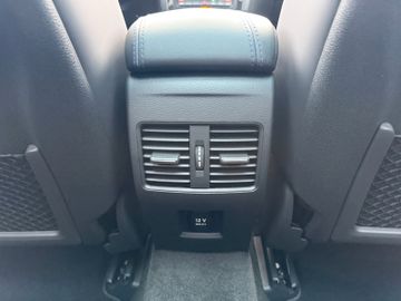 Infiniti Q30 1.6 16V Luxe Tech|Panorama|Kamera|BOSE|DAB