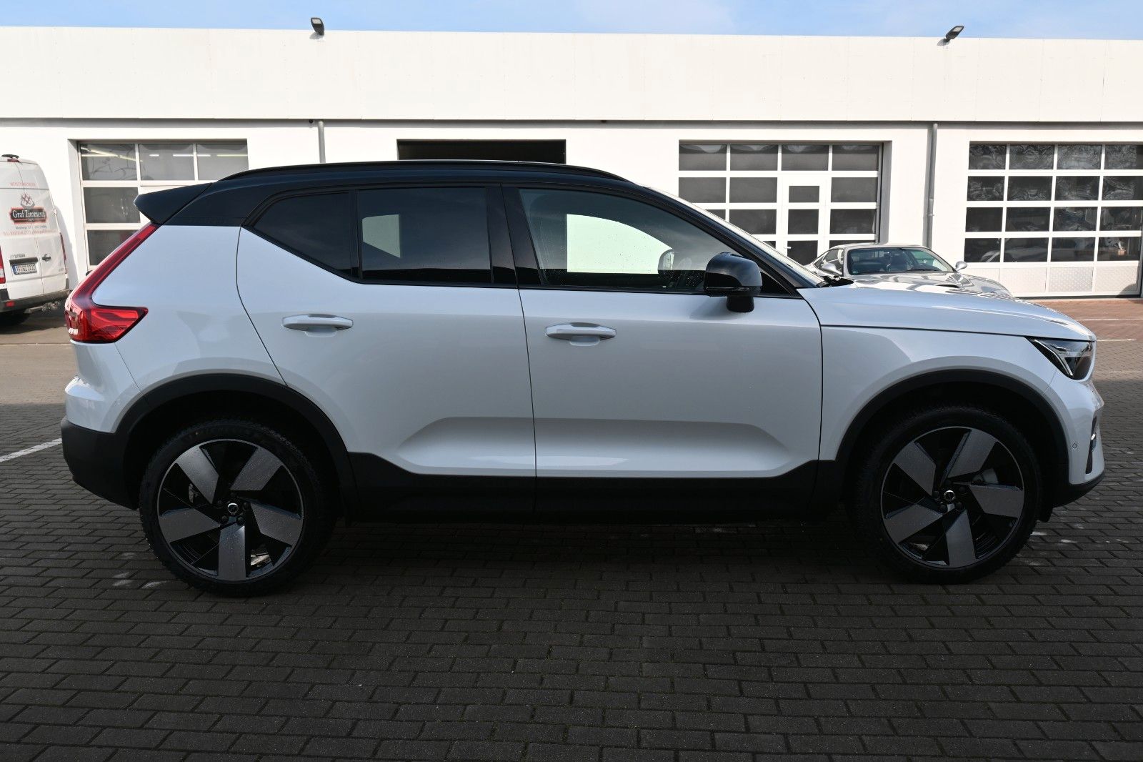Fahrzeugabbildung Volvo XC40 Ultimate RC Pure Electric AWD*360°*PANO*GSD