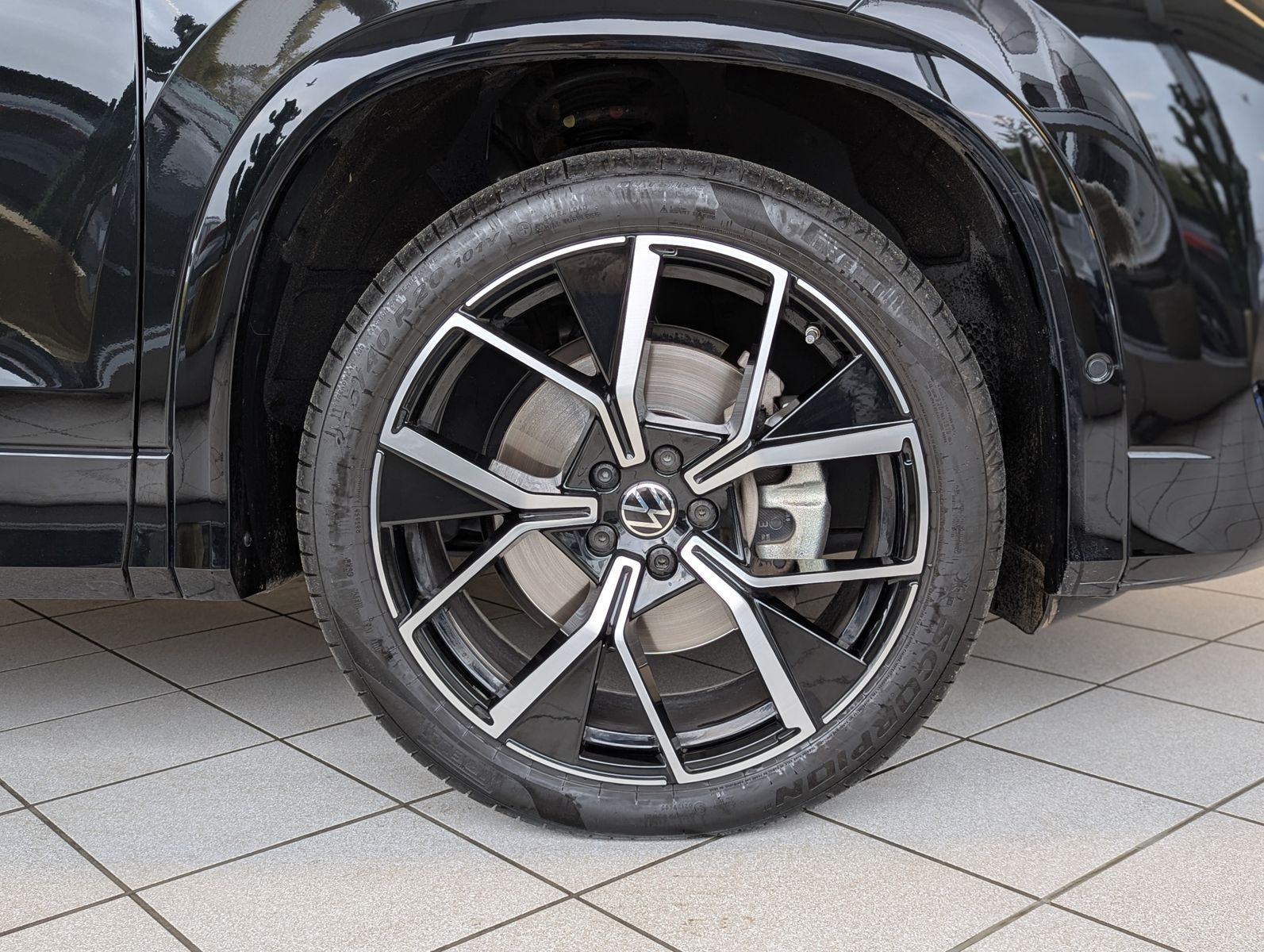 Fahrzeugabbildung Volkswagen Tayron 2.0 R-Line Leder Launch Pano Matrix AHK