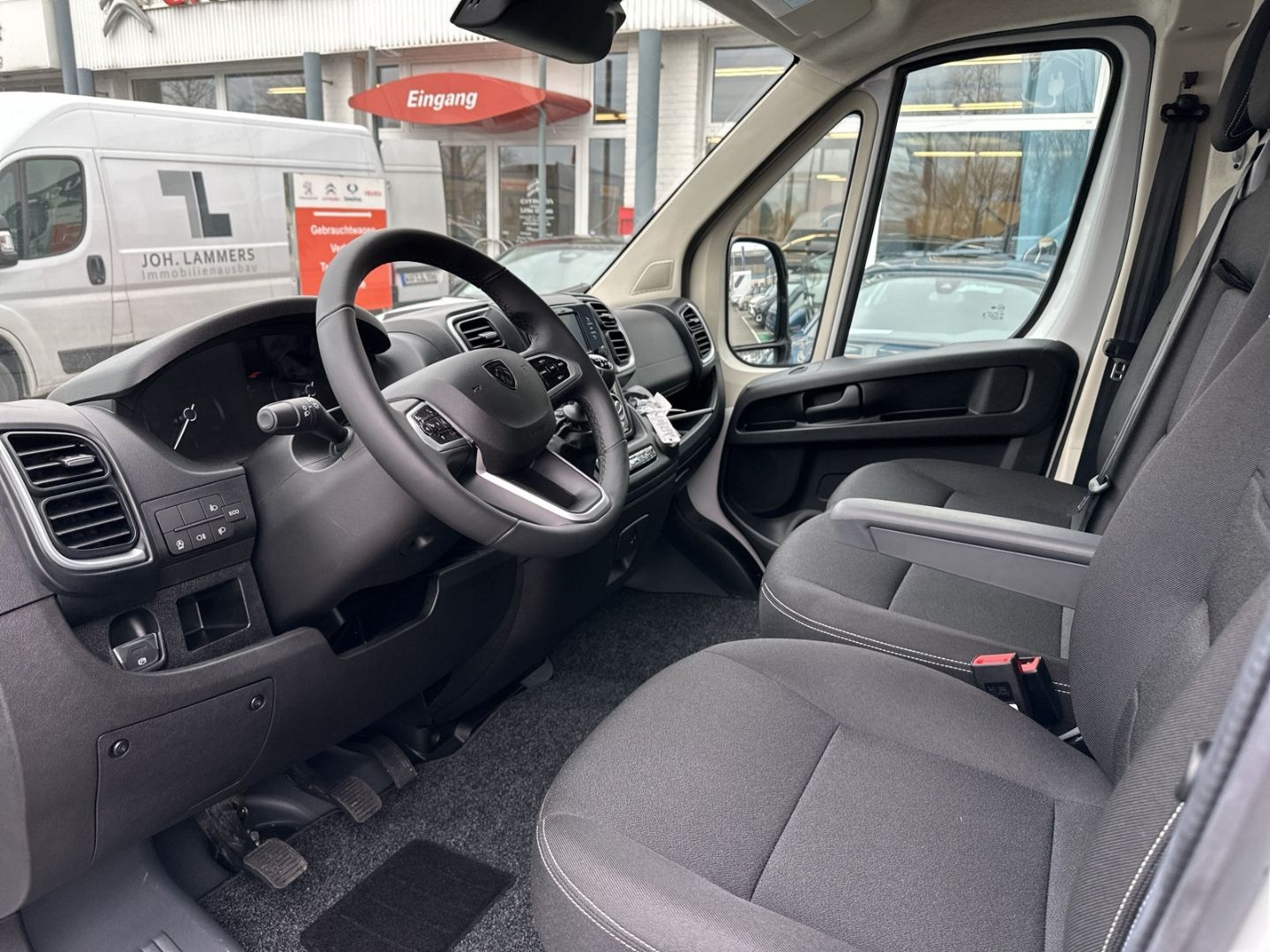 Fahrzeugabbildung Peugeot Boxer 2.2 Kastenwagen 335 L2H2 BlueHDi 140 SHZ