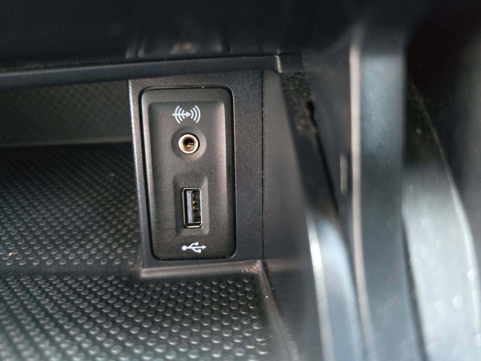 Fahrzeugabbildung Volkswagen Golf VII Trendline BMT/AHK/PDC/KLiMA/SZH