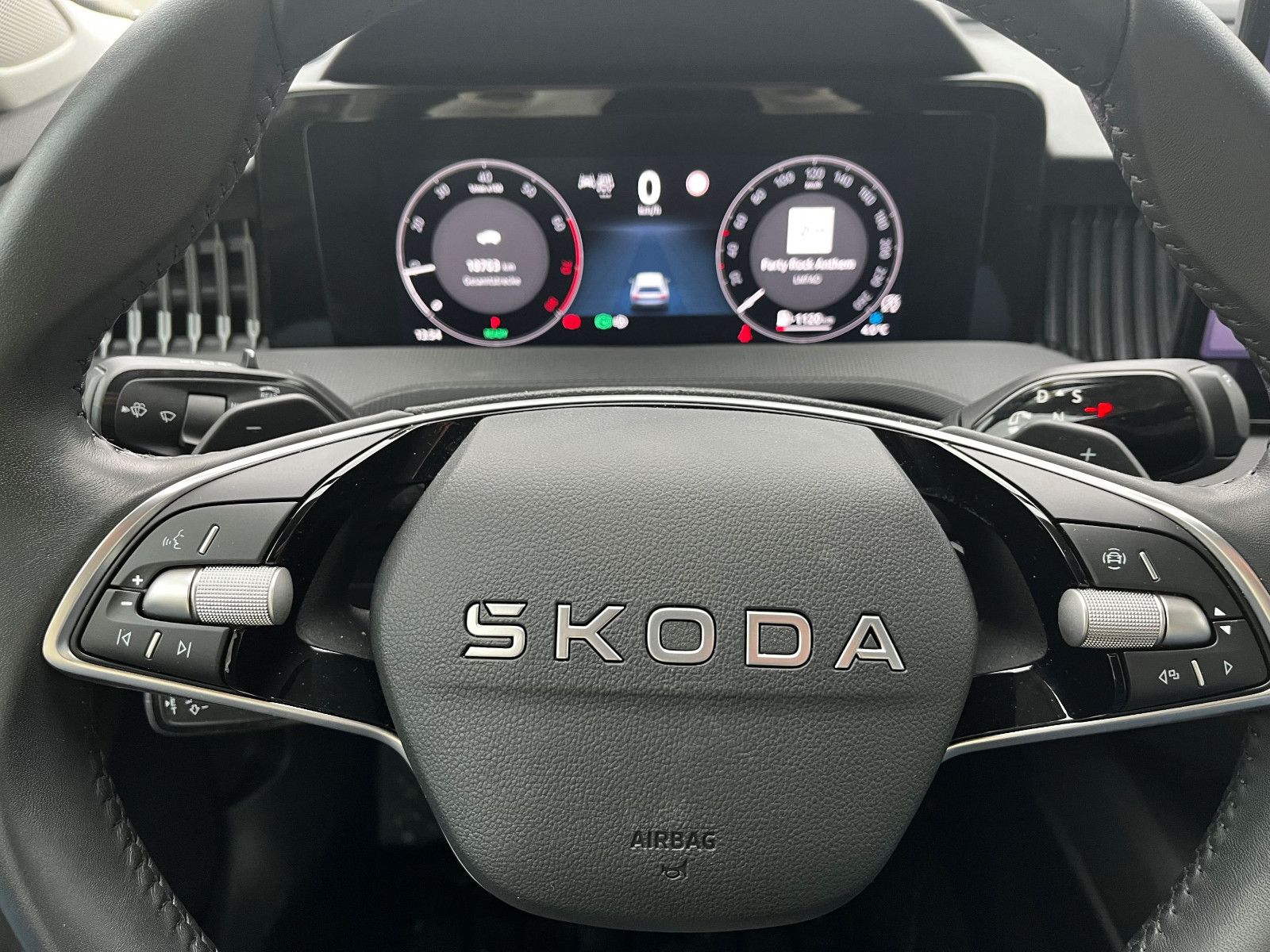 Fahrzeugabbildung SKODA Superb Combi 1.5 TSI NAV SHZ KAM PDC LED ALU DAB