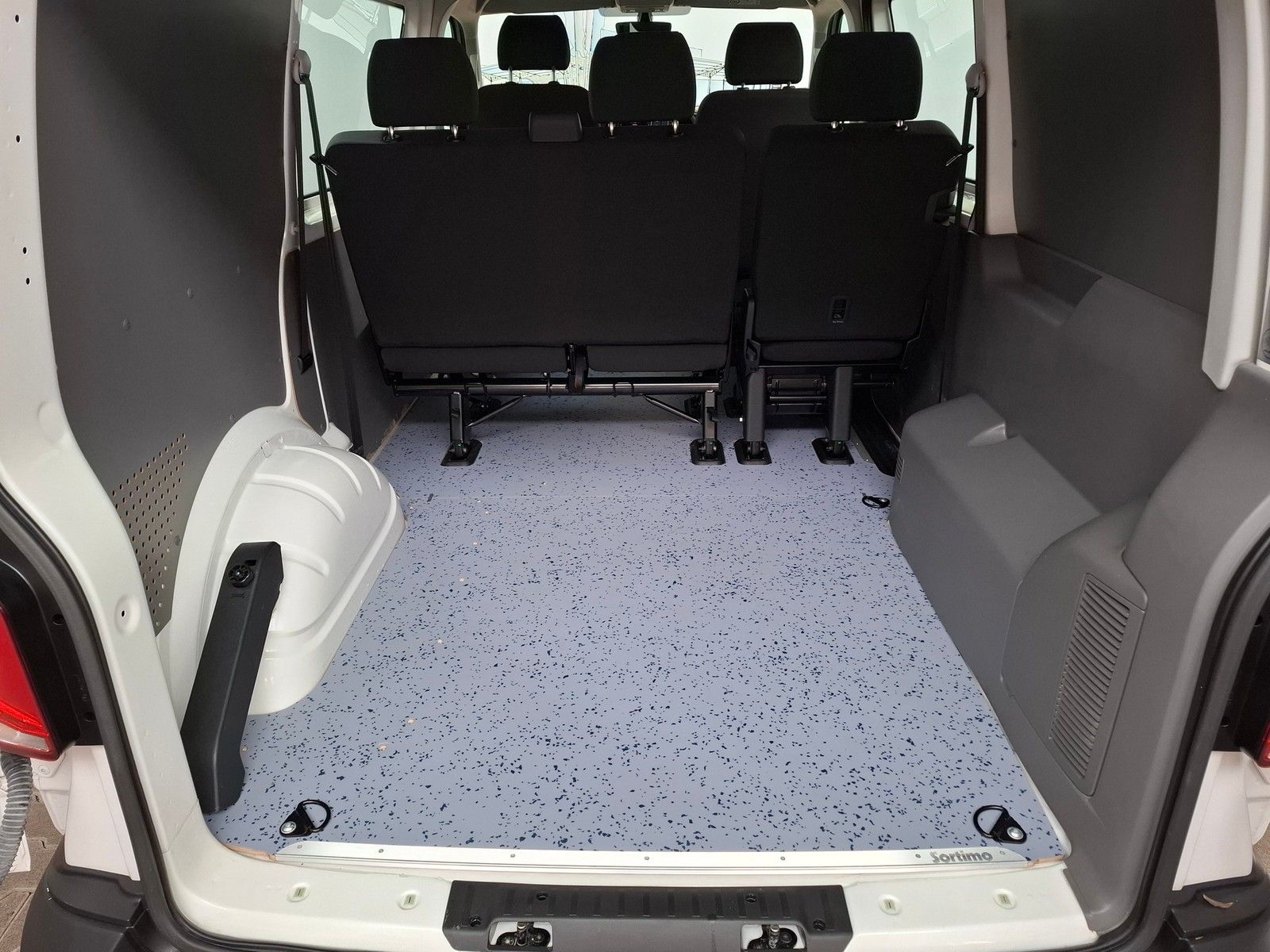 Fahrzeugabbildung Volkswagen T6.1 Transporter Kombi 2,0 TDI +AppConnect