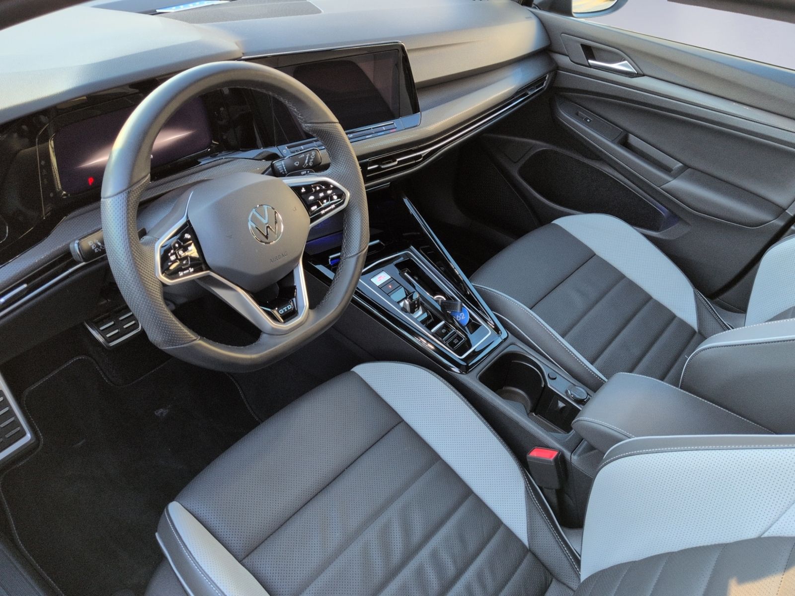 Golf VIII GTD STHZ+LEDER+PANO+