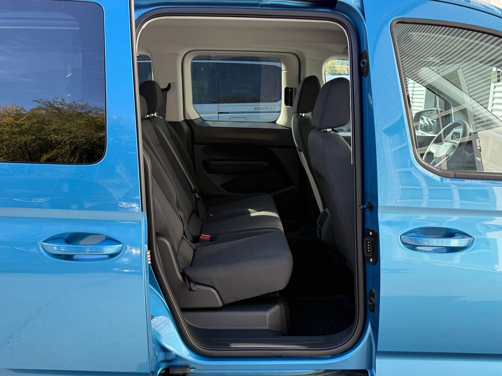 Fahrzeugabbildung Volkswagen Caddy 2.0 TDI Navi GRA LED SHZ Rückfahrkamera