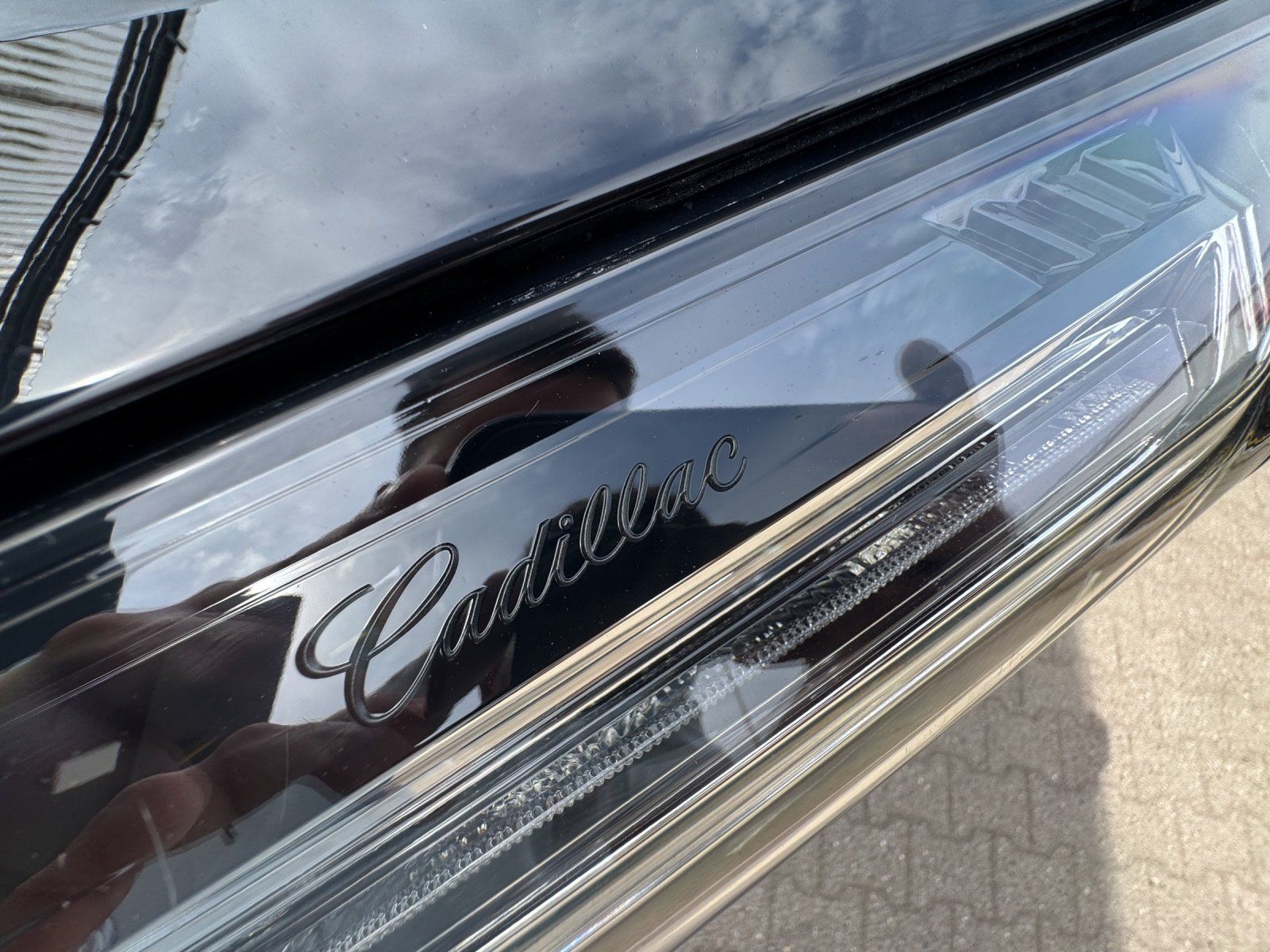Fahrzeugabbildung Cadillac Escalade 6.2 V8 Platinum ESV // DT.Erstzulassung