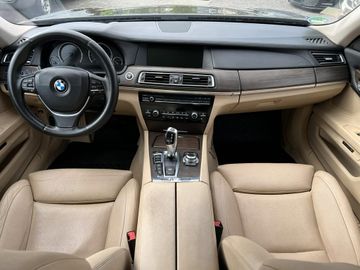 BMW 750 - 5