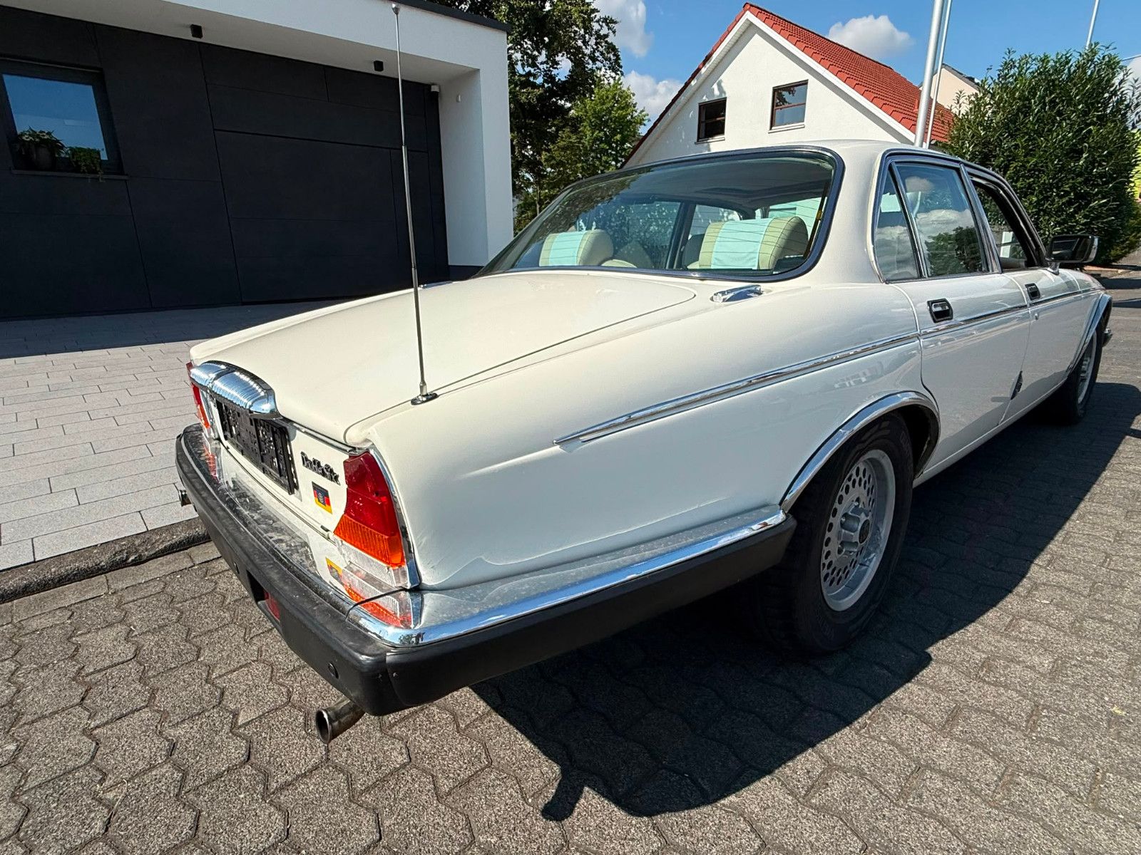 Fahrzeugabbildung Jaguar XJ12 Double Six Serie 3 Daimler H-KENNZEICHEN