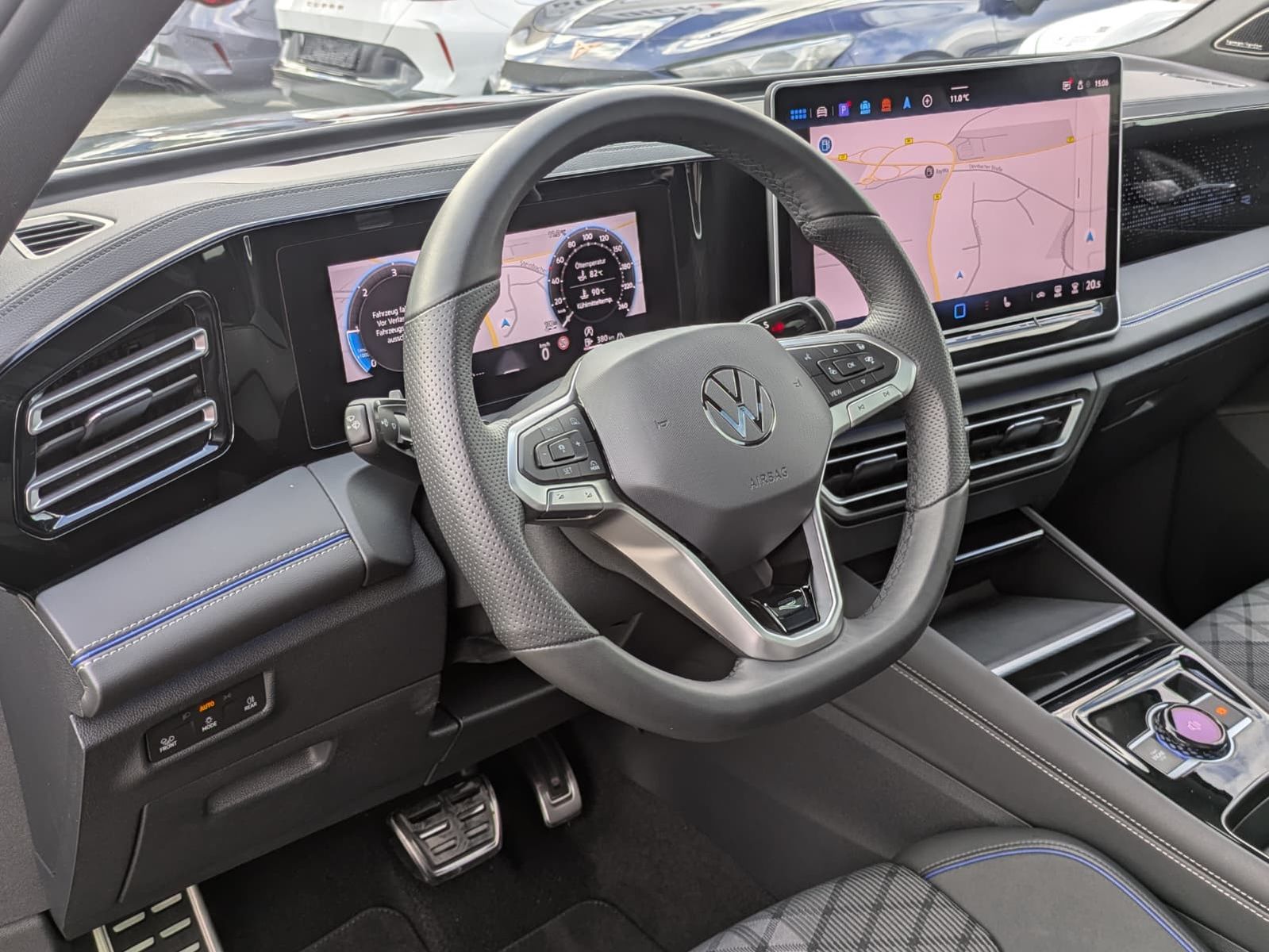 Fahrzeugabbildung Volkswagen Tiguan 2.0 TDI 4M R-Line PANO*H&K*AHK*MATRIX*20"