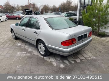 Mercedes E 200 - 4