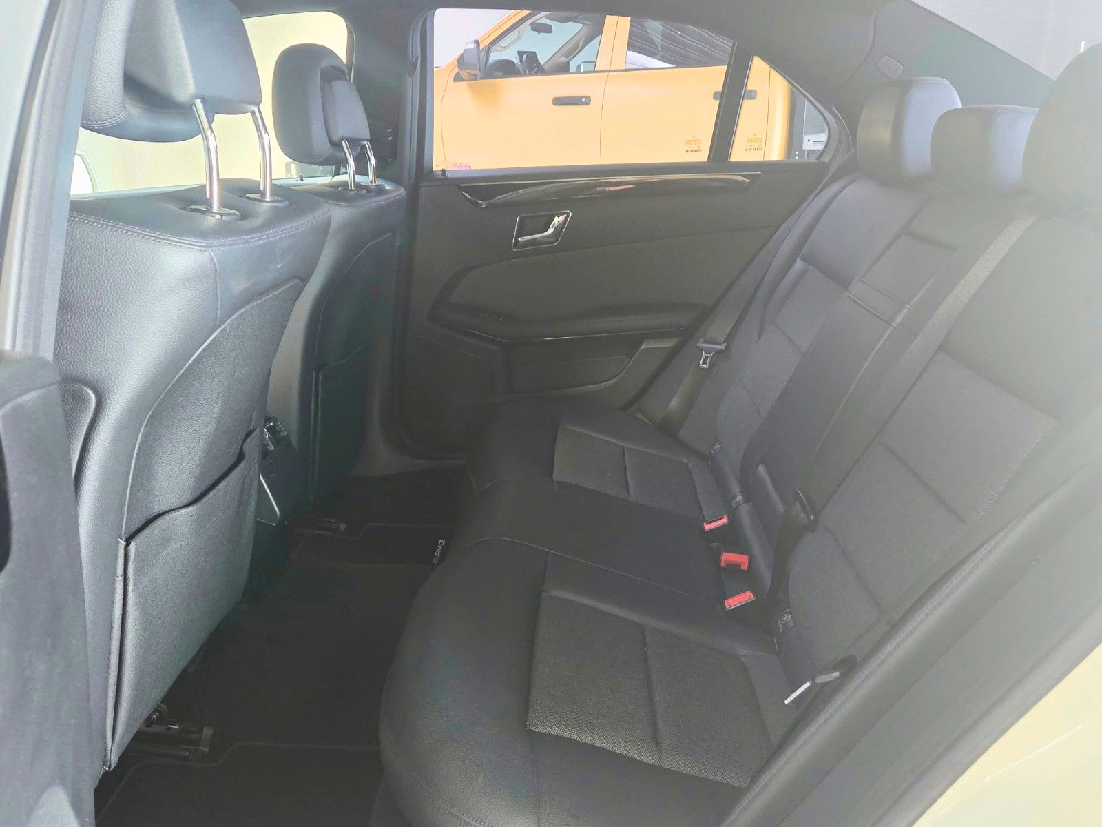 MERCEDES-BENZ E 220 — zdjęcie 11