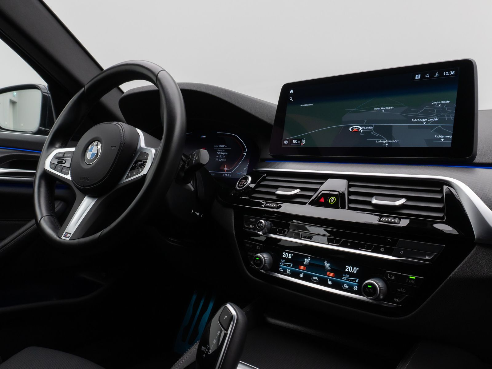 Fahrzeugabbildung BMW 520d xD M Sport Kamera HUD DAB 4xKlima Alarm AHK