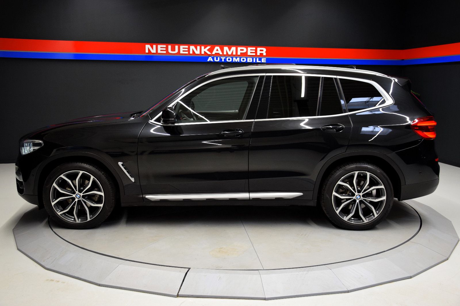 Fahrzeugabbildung BMW X3 xDrive 20 d xLine HuD Pano Memory h/k ACC