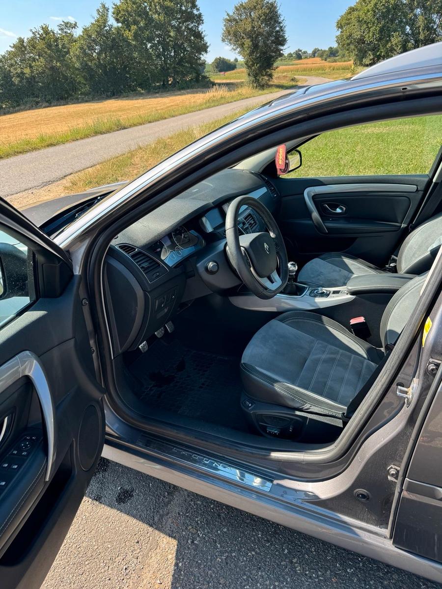 Renault Laguna 2011 — photo 10