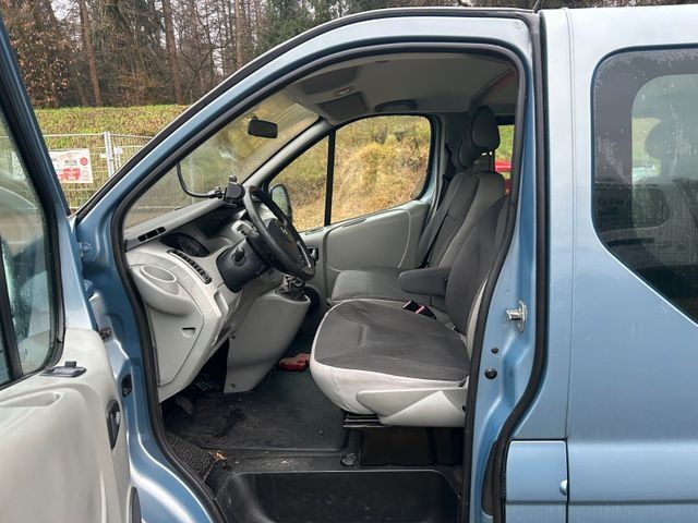 Fahrzeugabbildung Opel Vivaro 2.5 Kombi L1H1 9 Sitzer