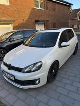 Volkswagen Golf 2.0 TSI GTI adidas GTI - Volkswagen Golf: Adidas
