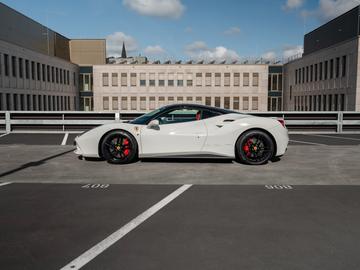 صورة 7 لـ 2017 Ferrari 488 GTB