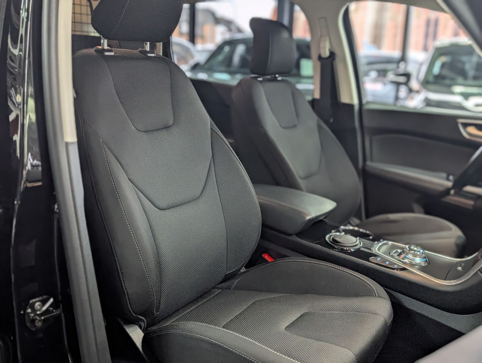 Fahrzeugabbildung Ford S-MAX Titanium TEMP KAM XENON NAVI 7-SITZER SHZ