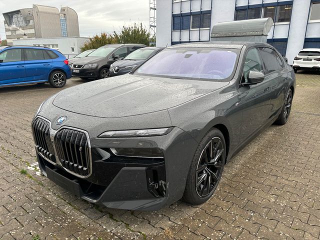 BMW 750e xDRive MSport Sky Iconic Cinema  174.520€