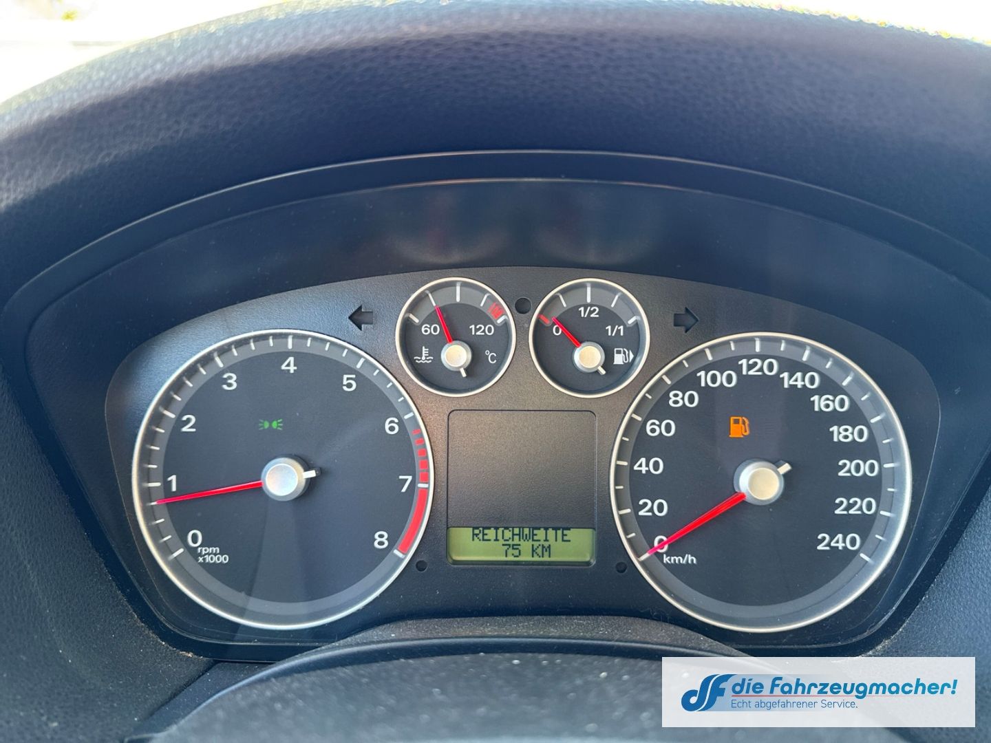 Fahrzeugabbildung Ford Focus Turnier Ghia Xenon Klimaautom *EXPORT