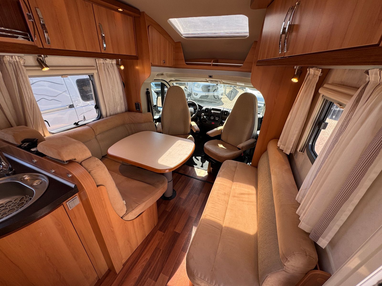 Fahrzeugabbildung HYMER / ERIBA / HYMERCAR T 614 CL 2X2 EXCLUSIVE LINE DUCATO MAXI SOLAR 1H