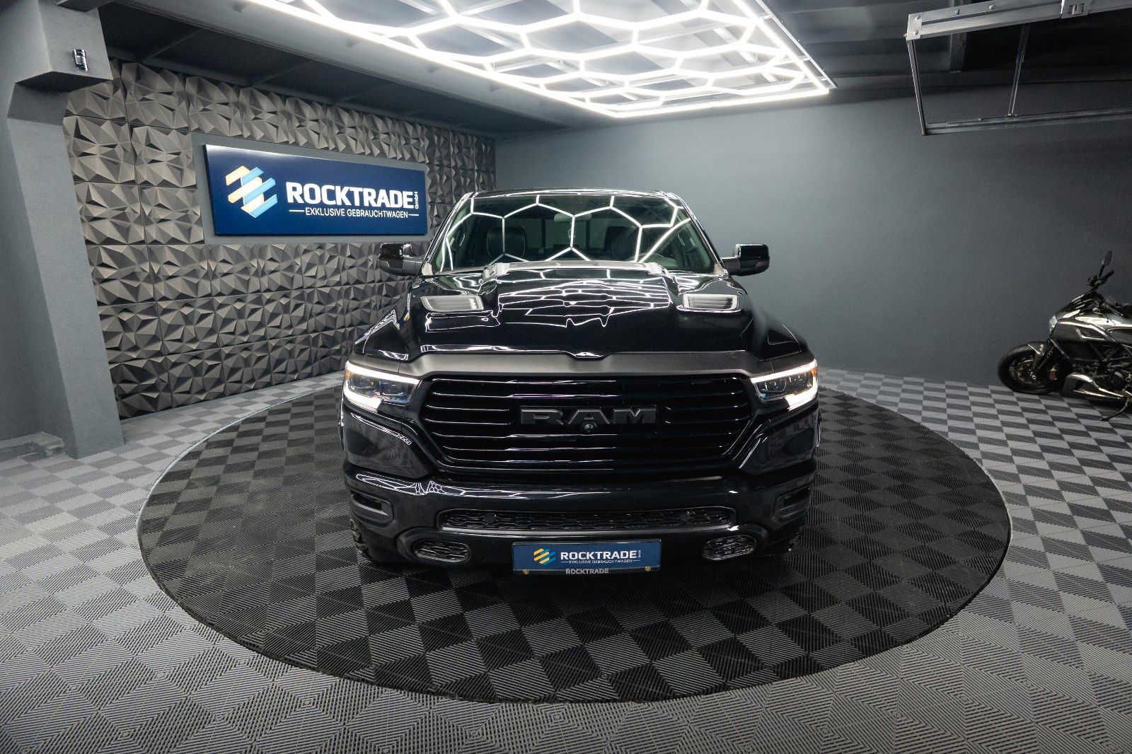 Fahrzeugabbildung Dodge RAM 3.6 V6 4x4 OFFROAD LARAMIE BLACK EDITION LED