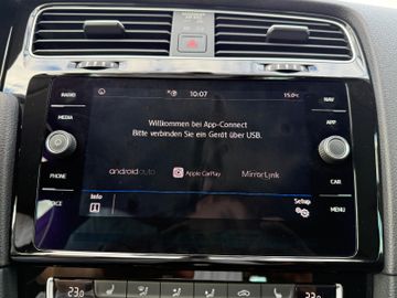 Volkswagen Golf VII Lim. Highline+LED+SHZ+Navi+Digi.Cockp.