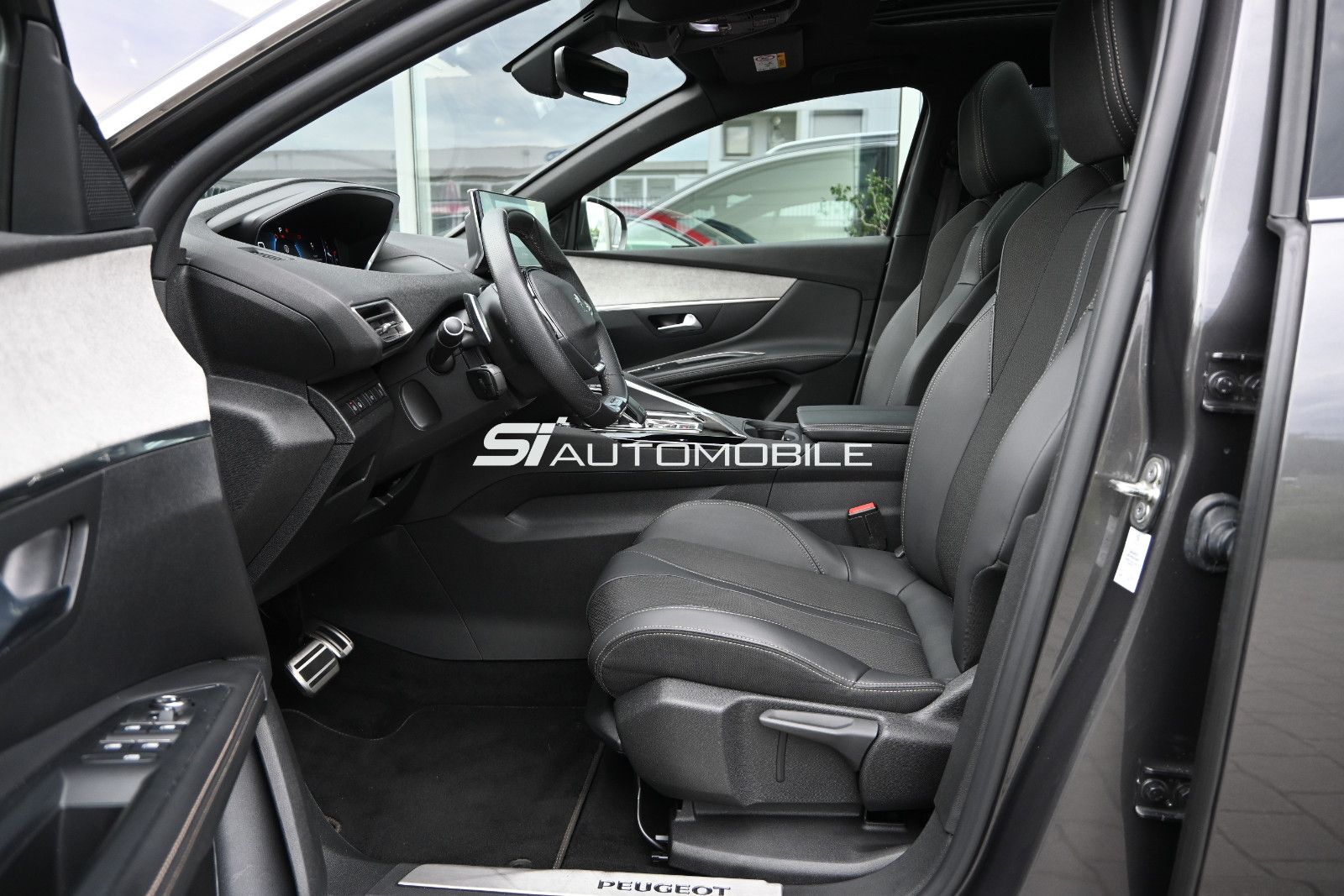 Fahrzeugabbildung Peugeot 5008 BlueHDi 130 GT °ACC°AHK°PANO°7-SITZE°ALARM°