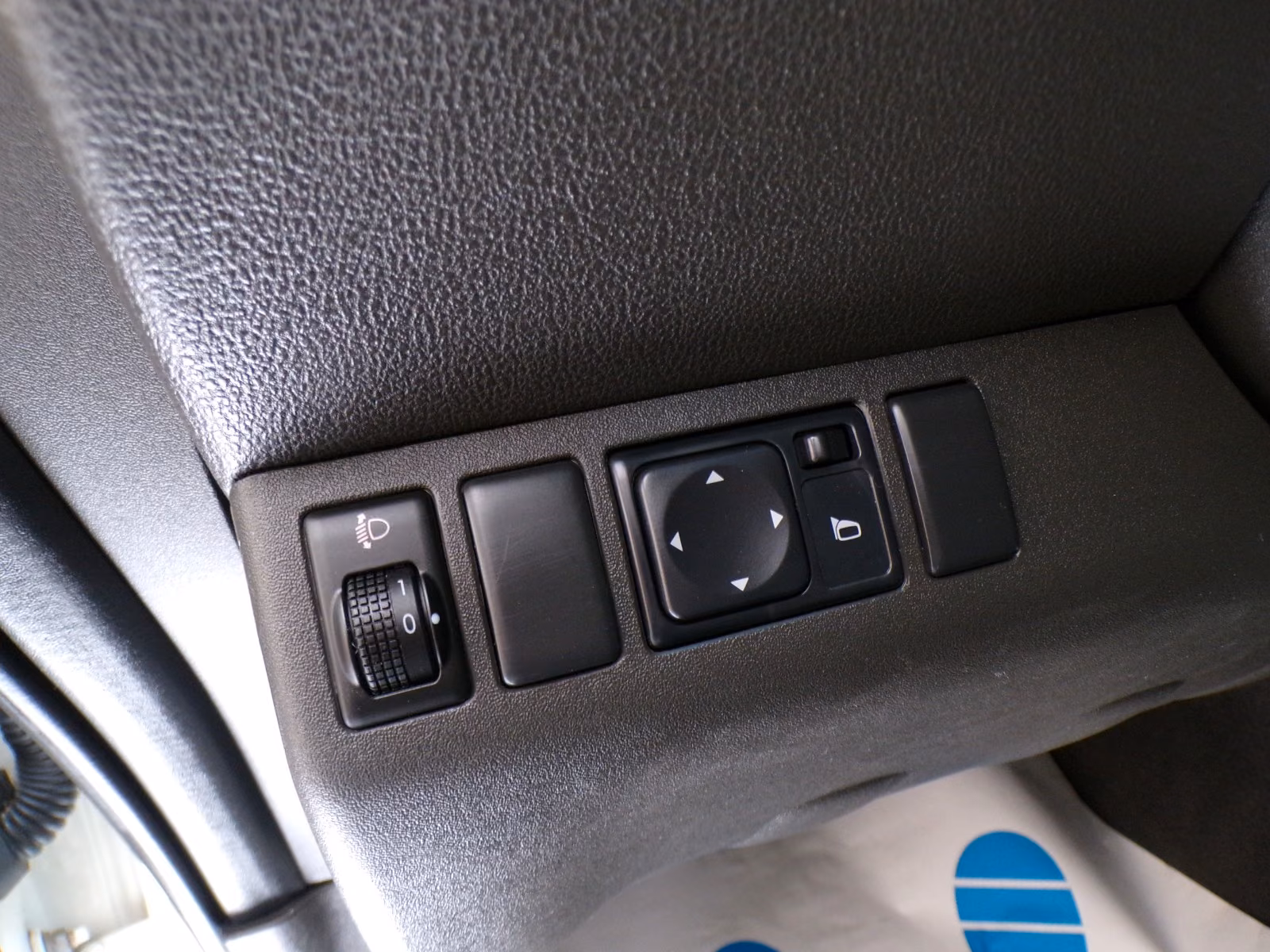 Nissan Pathfinder LE 2.5 dCi 190 ch BVM 4x4 / 7 places / 152 000 km / Toit ouvrant / Cuir / Attelage 3t
