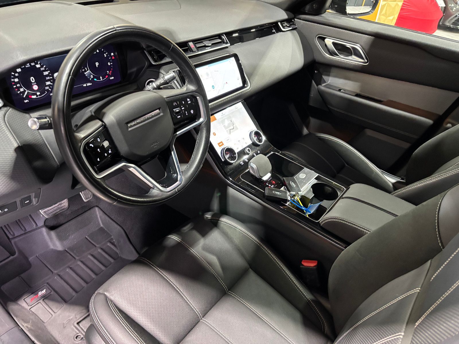 Fahrzeugabbildung Land Rover Range Rover Velar R-Dynamic SE/PANO/MEMORY/APPLE