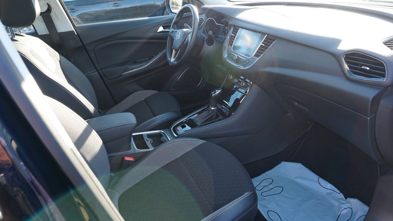 Fahrzeugabbildung Opel Grandland X T.Leder,Navi,Kamera,Bi-LED,SR+WR,AHK