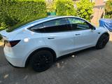 Tesla Model Y Long Range Dual Motor AWD *AHK* - weiße Tesla Model Y