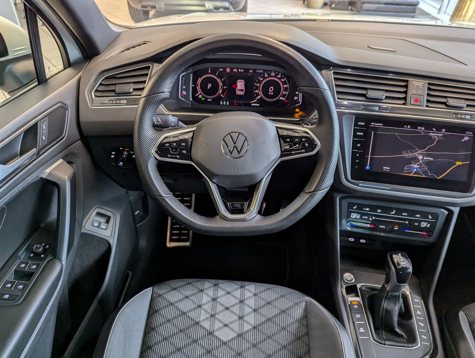 VW Tiguan R-Line eHybrid Matrix Kamera DCC ACC 20" - Image 18