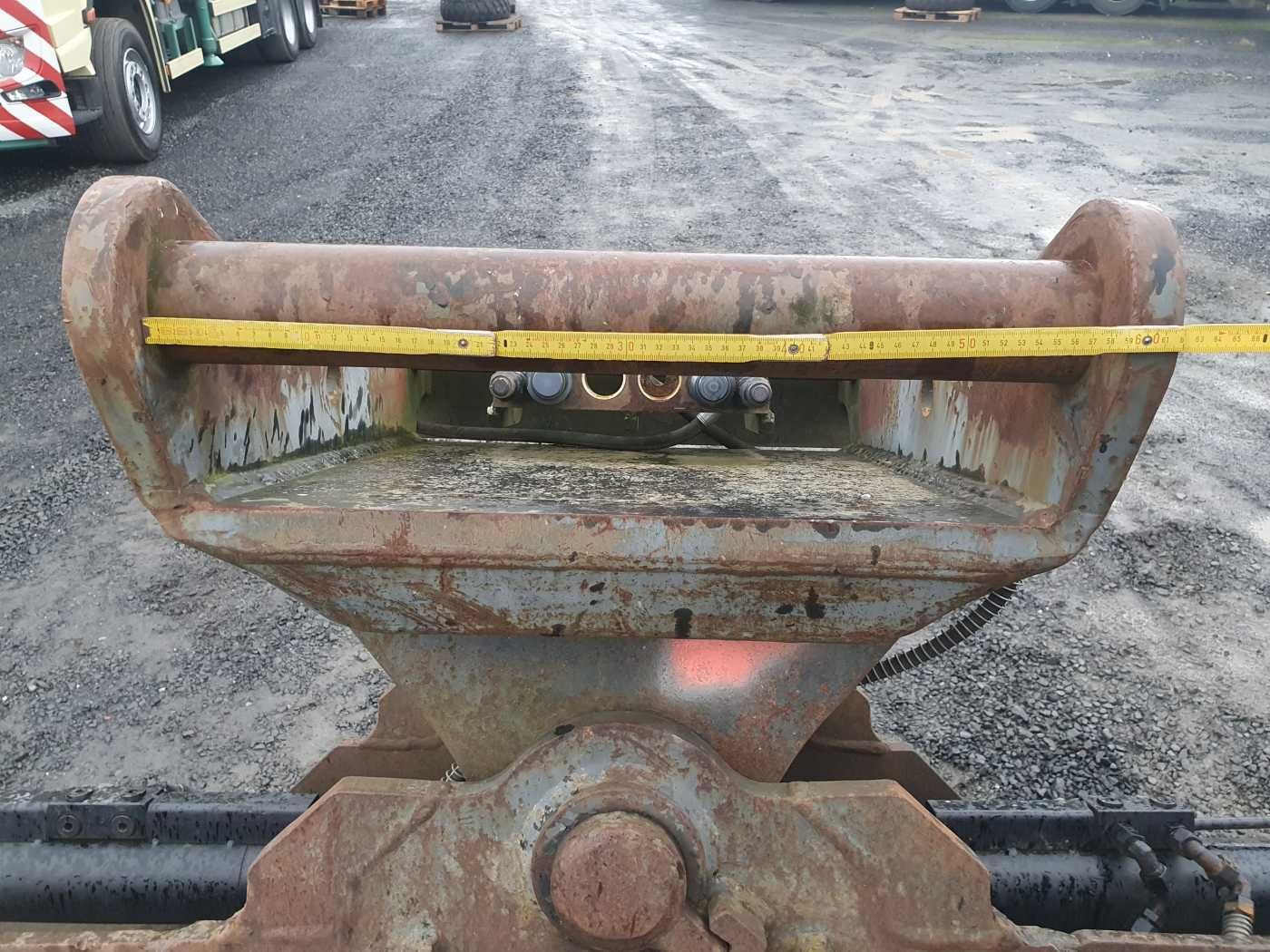 Fahrzeugabbildung Andere Hydraulischer Grabenräumlöffel / schwenkbar OQ80