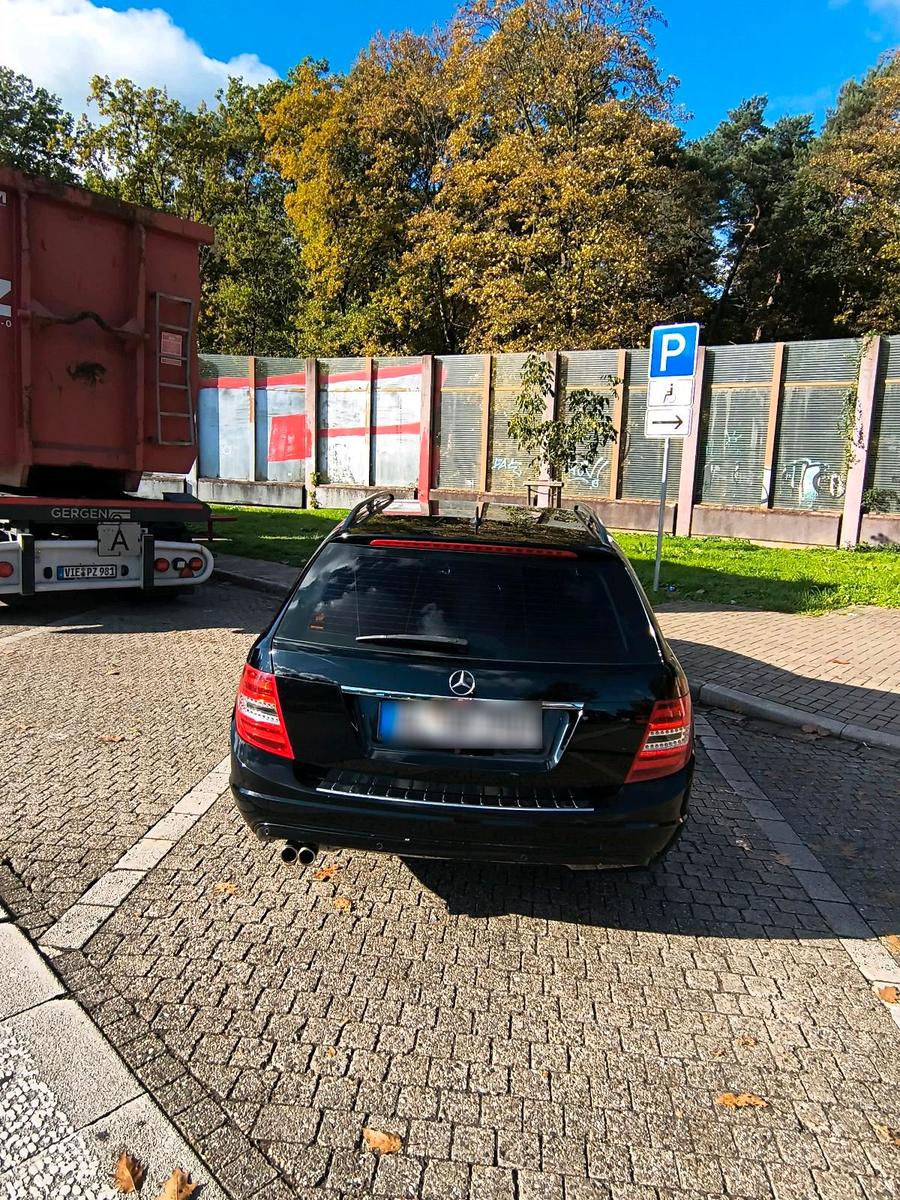 Mercedes-Benz C200 2011 — photo 8