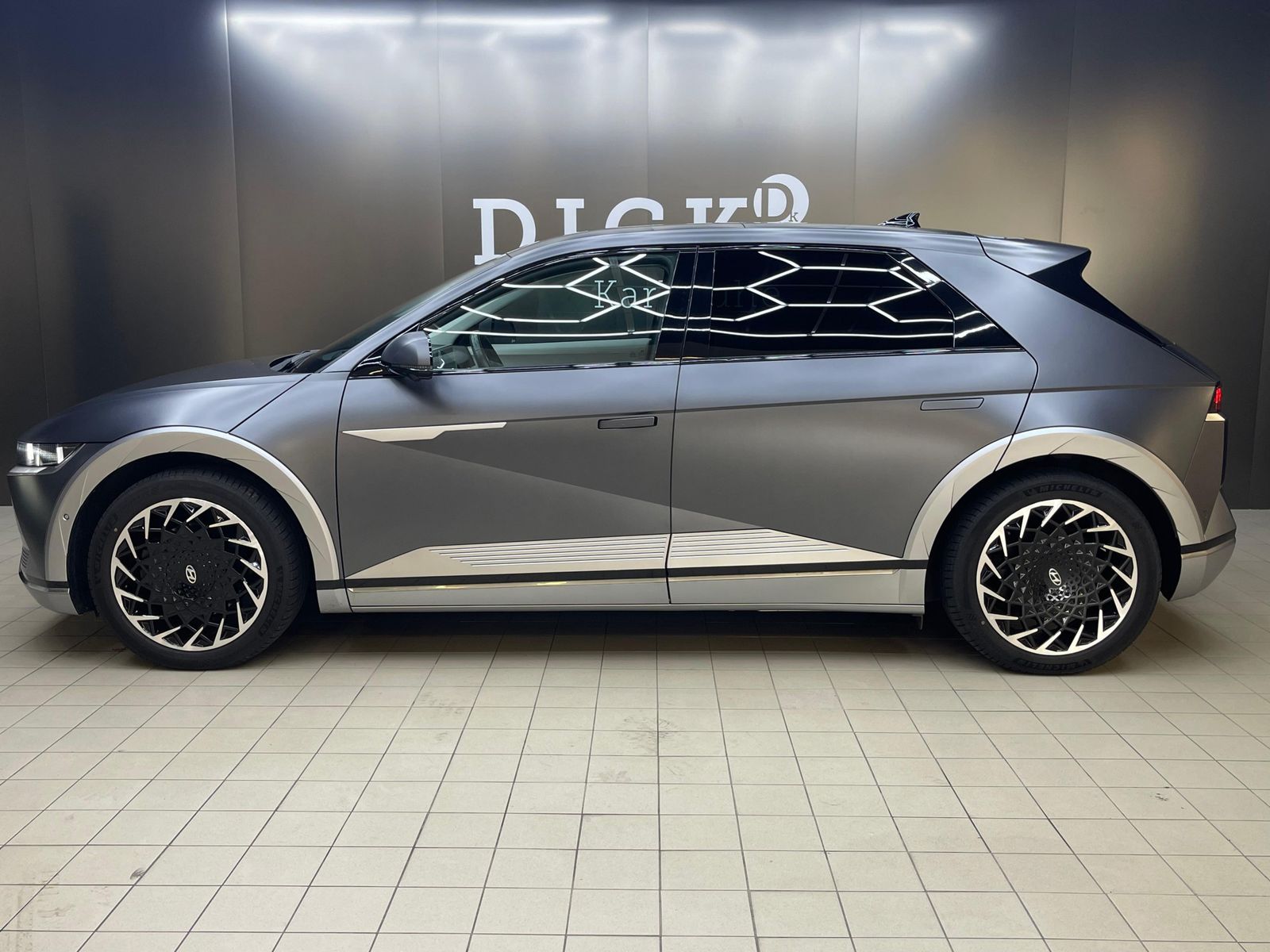 Fahrzeugabbildung Hyundai Ioniq 5 Uniq 4WD NAVI+RELAX+LED+HUD+BOSE+AHK+360