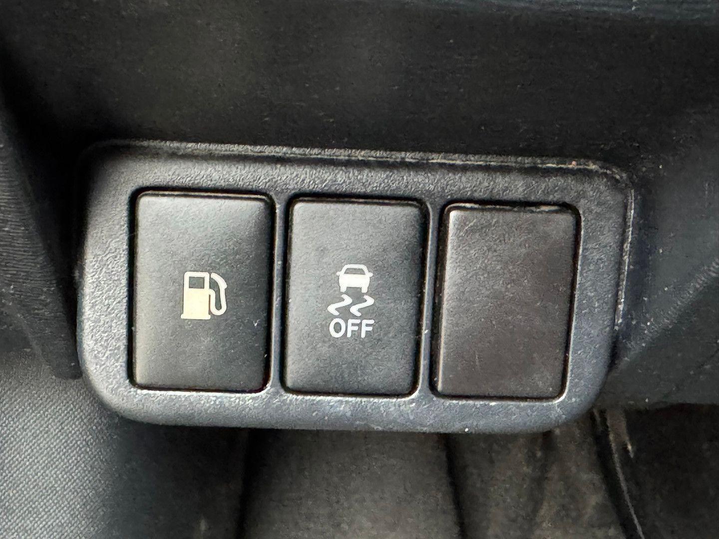 Toyota Avensis 2010 — photo 23