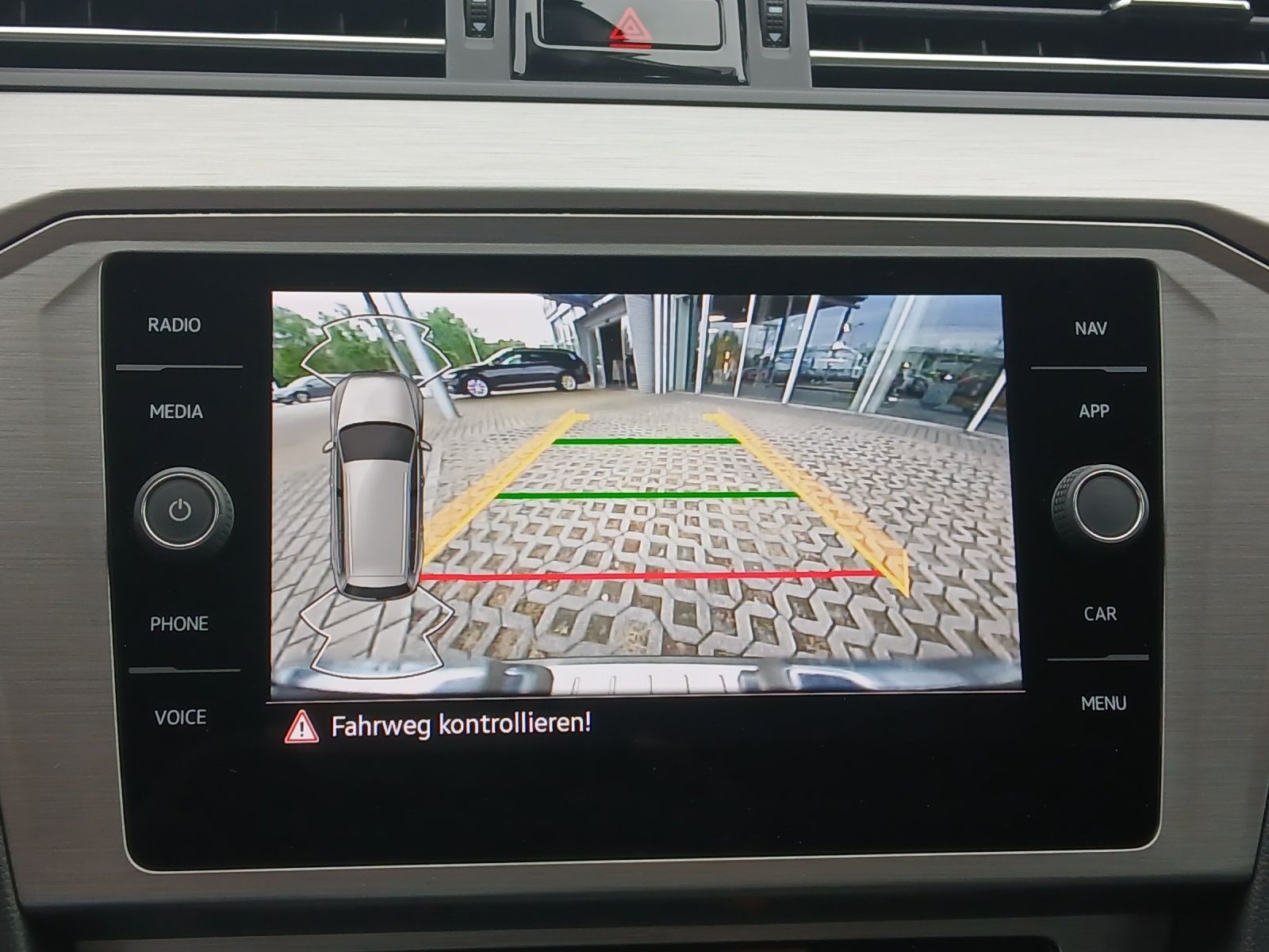Fahrzeugabbildung Volkswagen Passat Variant TDI LED AHK Navi ACC RFK SH