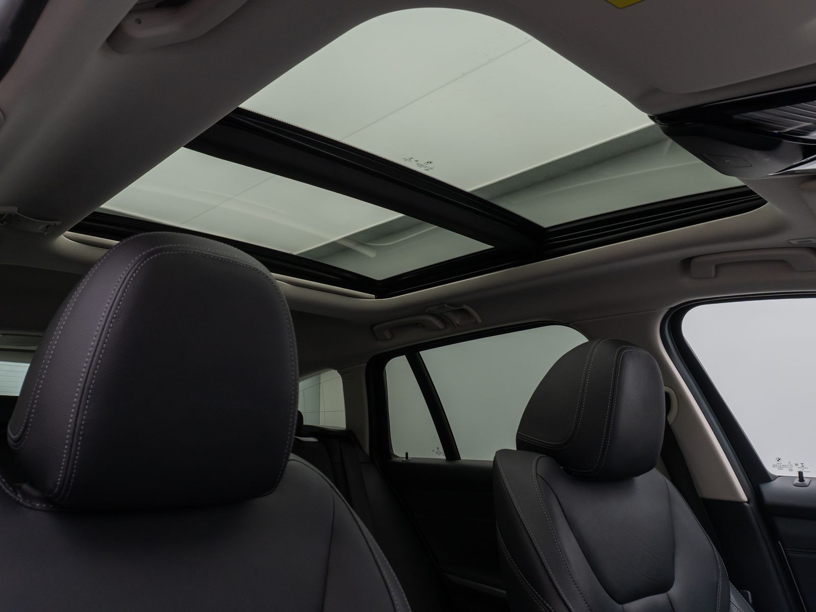 Fahrzeugabbildung BMW 330d xD Sport Line Kamera Panorama HUD DAB H/K