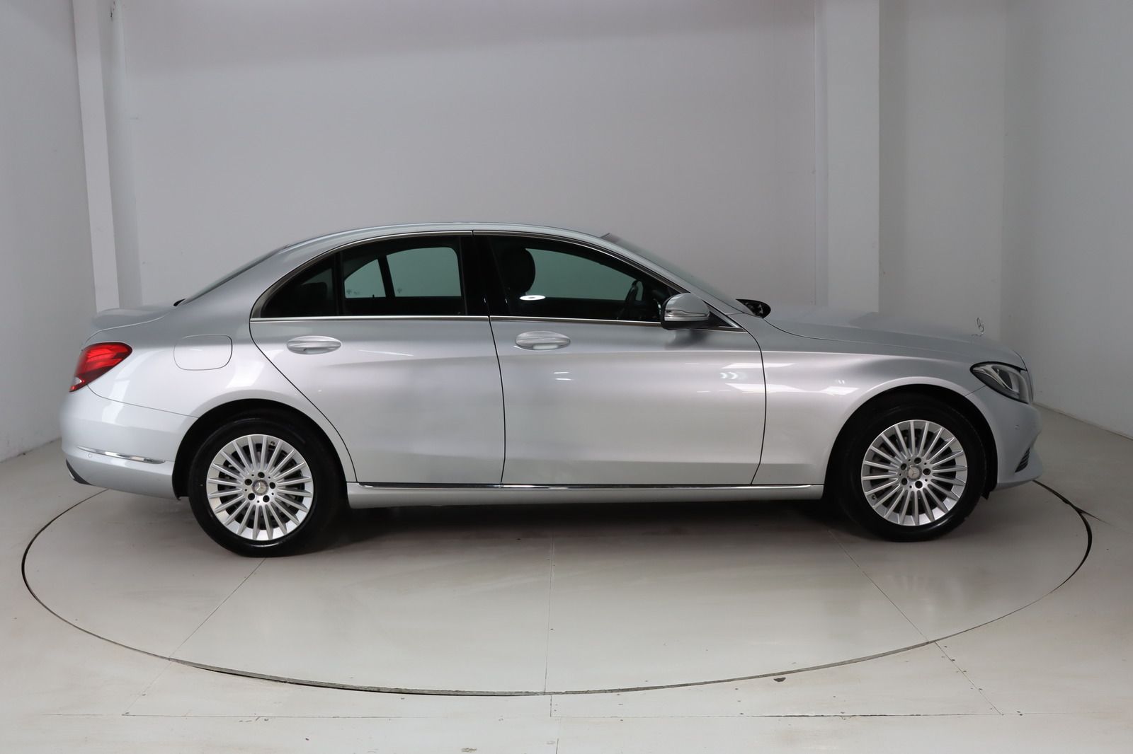 Fahrzeugabbildung Mercedes-Benz C 180 CGI Exclusive * Navi * Sitzhzg * TOP