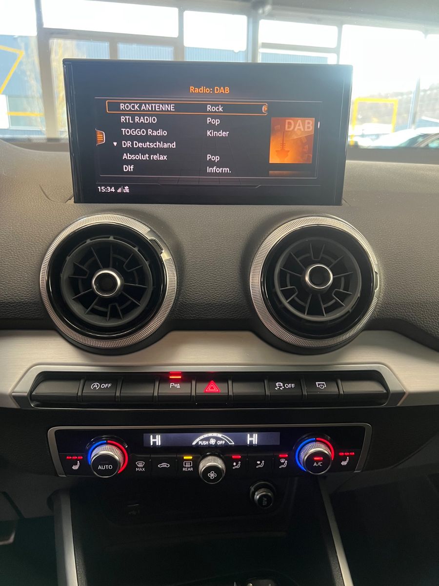 Fahrzeugabbildung Audi Q2 35 TDI quattro S line *PANORAMADACH*