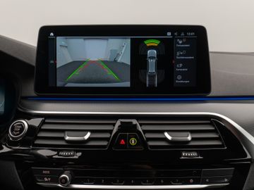 Fahrzeugabbildung BMW 520d M Sport Kamera DAB HiFi Stop&Go Komfort