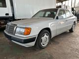 Mercedes-Benz E 200 1 Hand Scheckheft 1a Erstlack - gebrauchte Mercedes-Benz E 200 aus dem Jahr 1990