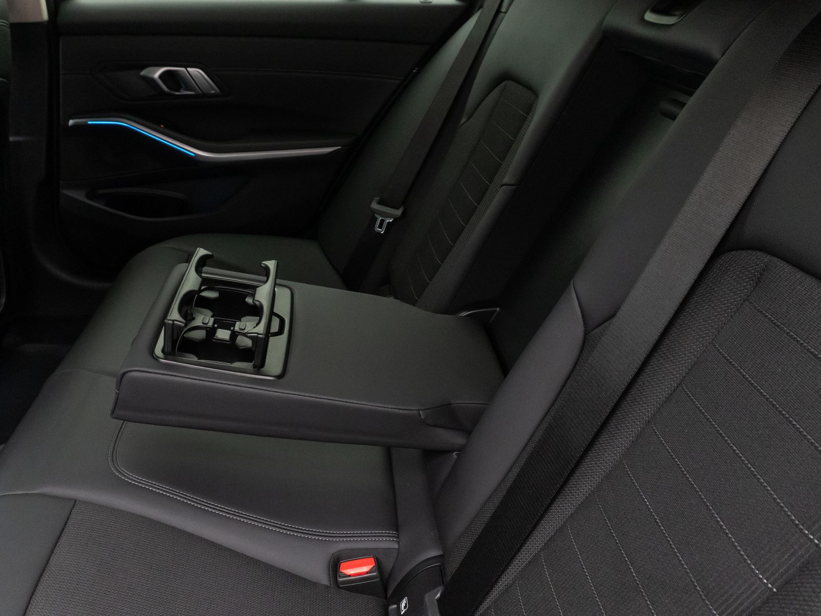 Fahrzeugabbildung BMW 330e  Sport Line Kamera DAB HiFi Komfort Alarm
